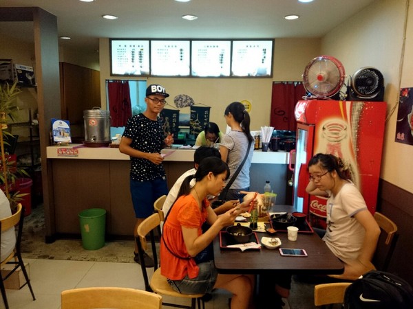 幸福屋丼物料理專賣店:<淡水美食>好吃日本豬排丼飯 幸福屋:))