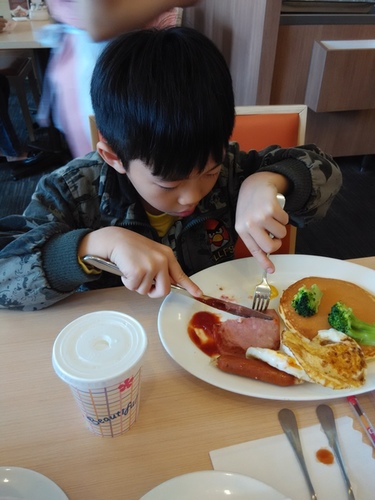 ❤台中❤ 餐廳 ♡ ~ Royal Host 樂雅樂家庭餐廳吃早餐 ~ ♛王子與公主的窩♛