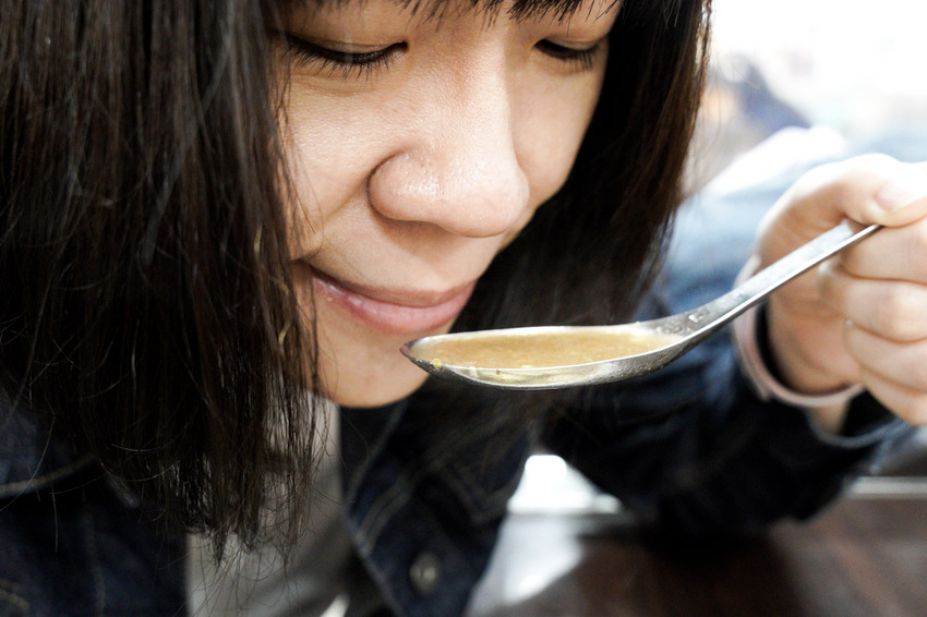 南門市場美食|合歡刀削麵.台北好吃的番茄牛肉麵,一定要來1碗 中正紀念堂旁邊南門市場美食,有間合歡刀削麵,它的招牌番茄牛肉麵,絕對是在台北好吃的番茄牛肉麵。