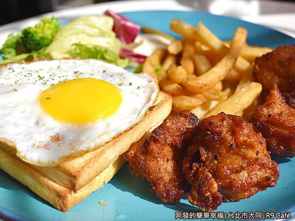 R9Cafe19-鄉村煎蛋炸雞早午餐特寫.JPG