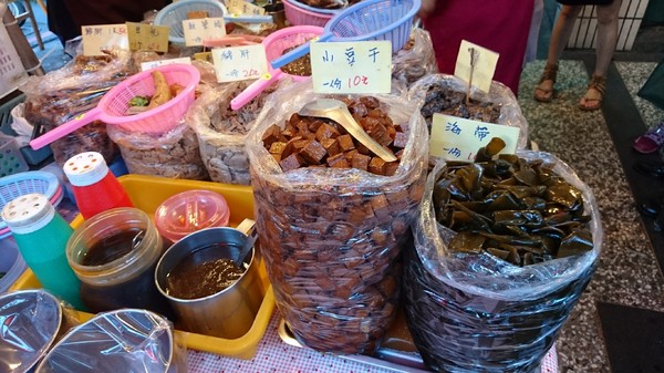 大木櫥滷味：高雄~大木櫥滷味~美味的平價小吃~人氣排隊店家~必吃的好滋味~