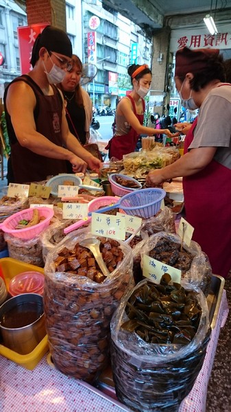 大木櫥滷味：高雄~大木櫥滷味~美味的平價小吃~人氣排隊店家~必吃的好滋味~