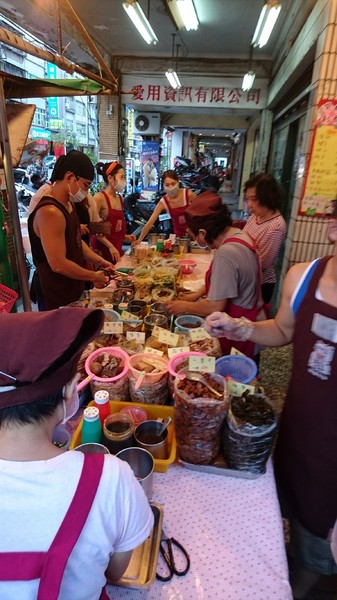 大木櫥滷味：高雄~大木櫥滷味~美味的平價小吃~人氣排隊店家~必吃的好滋味~