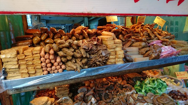 大木櫥滷味：高雄~大木櫥滷味~美味的平價小吃~人氣排隊店家~必吃的好滋味~