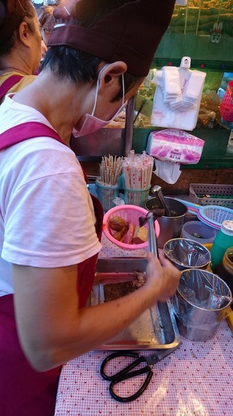 大木櫥滷味：高雄~大木櫥滷味~美味的平價小吃~人氣排隊店家~必吃的好滋味~