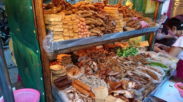 大木櫥滷味：高雄~大木櫥滷味~美味的平價小吃~人氣排隊店家~必吃的好滋味~