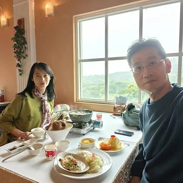 台中新社青青湖畔親水花園~創意西餐廳~烤肉區~親子同遊好樂趣