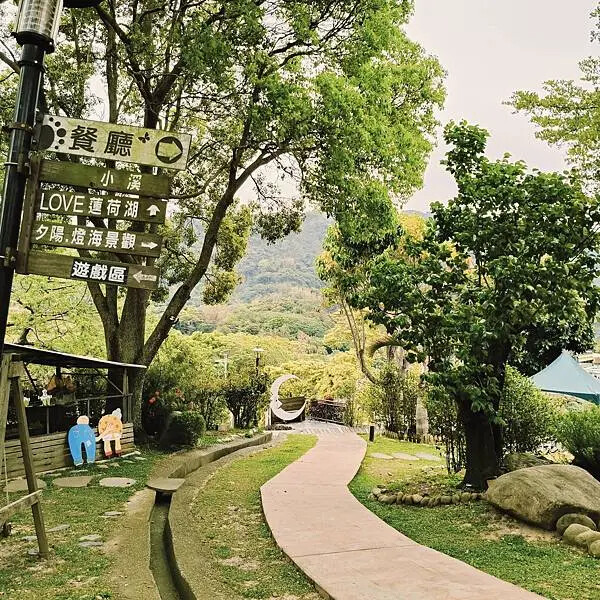 台中新社青青湖畔親水花園~創意西餐廳~烤肉區~親子同遊好樂趣