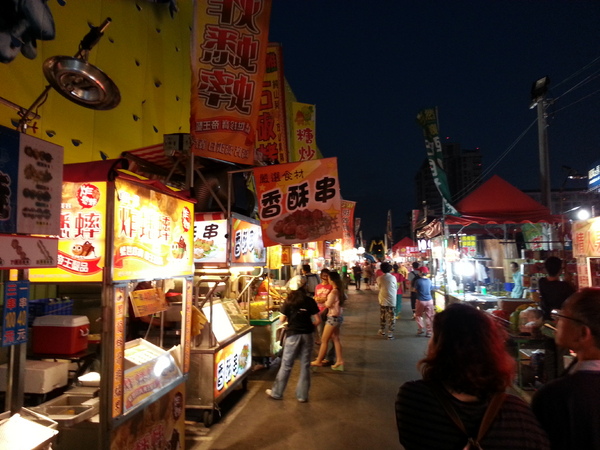 台中水湳經貿觀光夜市：[台中][景點]水湳經貿文創觀光夜市村~美食鱷魔出沒中