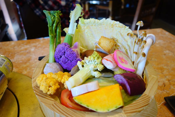 吳阿水老茶館(原吳阿火打邊爐)：吳阿水老茶館 ~ 雙連市場旁．海鮮套餐超澎派的啦 - 捷運雙連站