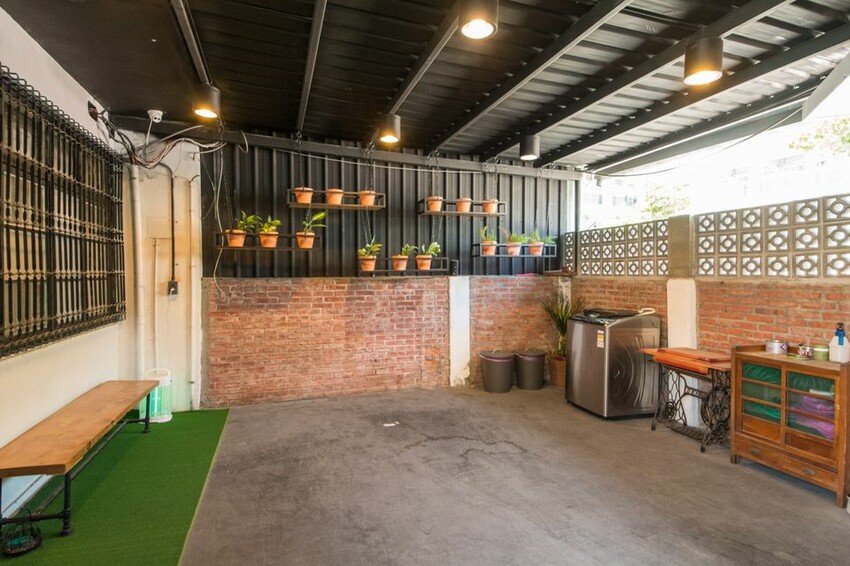 前院空間，可停一台車