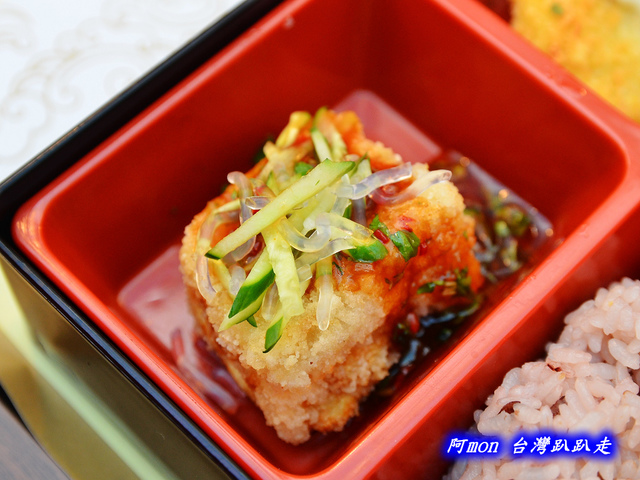 <台中西區>食記:囍料理~精緻美味的料理餐盒和特色火鍋~推薦紹子鍋和皮蛋鍋，下午時段用餐再打9折