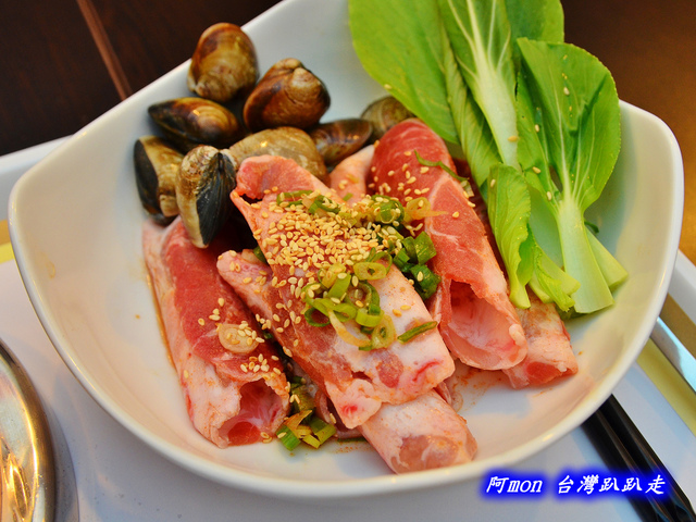 <台中西區>食記:囍料理~精緻美味的料理餐盒和特色火鍋~推薦紹子鍋和皮蛋鍋，下午時段用餐再打9折