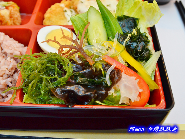 <台中西區>食記:囍料理~精緻美味的料理餐盒和特色火鍋~推薦紹子鍋和皮蛋鍋，下午時段用餐再打9折