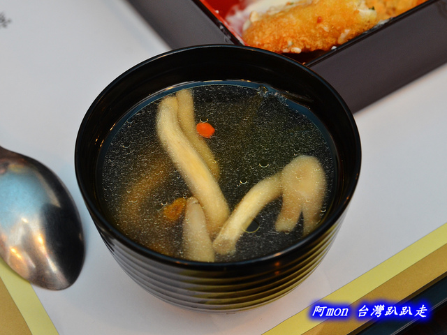 <台中西區>食記:囍料理~精緻美味的料理餐盒和特色火鍋~推薦紹子鍋和皮蛋鍋，下午時段用餐再打9折