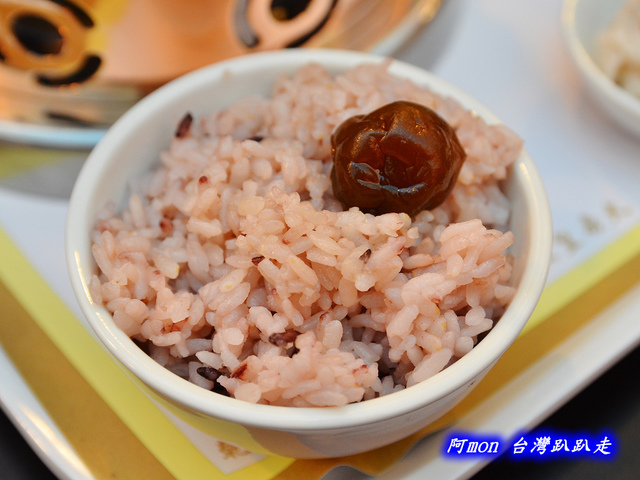 <台中西區>食記:囍料理~精緻美味的料理餐盒和特色火鍋~推薦紹子鍋和皮蛋鍋，下午時段用餐再打9折