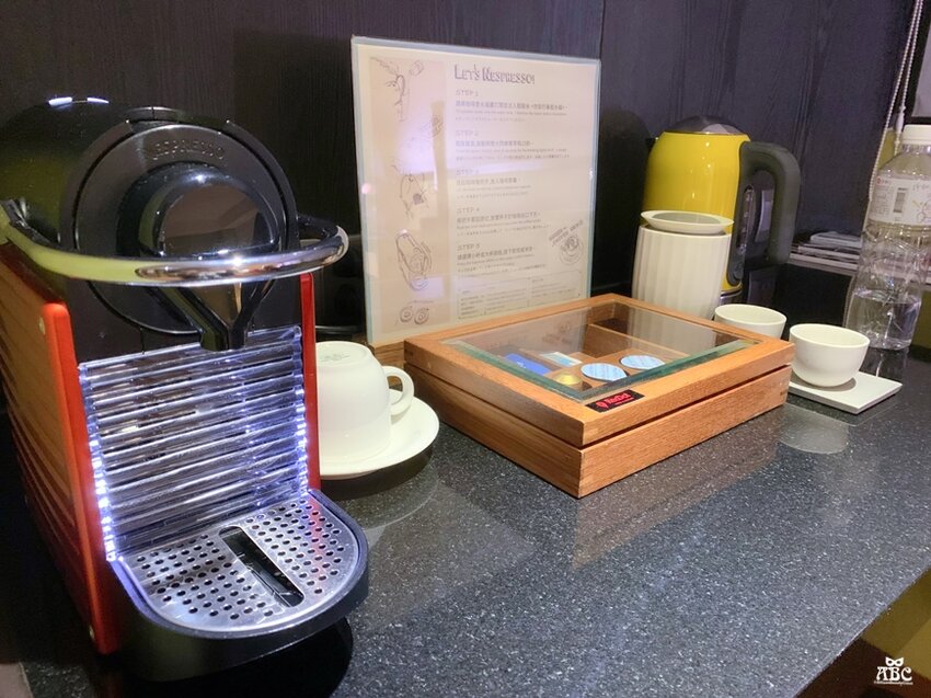 台中住宿紅點文旅|文青潮酷風格旅店，超大溜滑梯、膠囊咖啡機，走路就到中華路夜市！