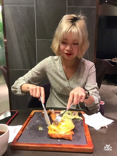 台中住宿紅點文旅|文青潮酷風格旅店，超大溜滑梯、膠囊咖啡機，走路就到中華路夜市！