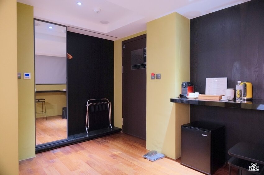 台中住宿紅點文旅|文青潮酷風格旅店，超大溜滑梯、膠囊咖啡機，走路就到中華路夜市！