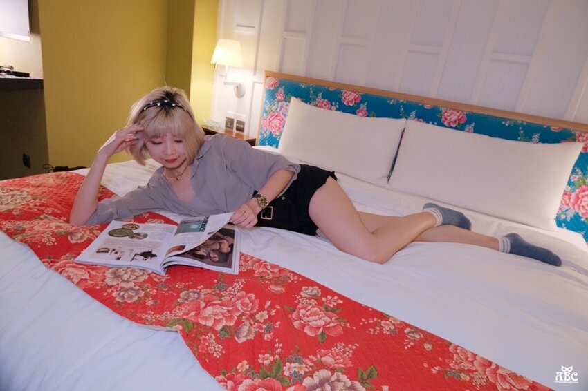 台中住宿紅點文旅|文青潮酷風格旅店，超大溜滑梯、膠囊咖啡機，走路就到中華路夜市！