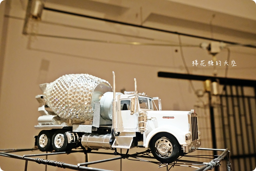 紅點文旅封街開趴啦!水泥車變身大型閃亮亮地球燈~快來動次動次~ 紅點文旅封街開趴啦!水泥車變身大型閃亮亮地球燈~快來動次動次~