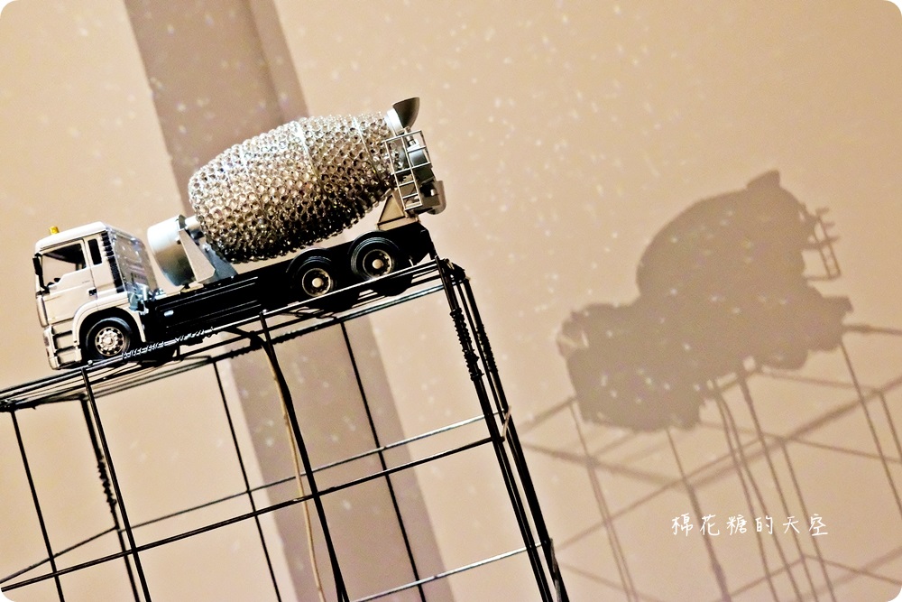 紅點文旅封街開趴啦!水泥車變身大型閃亮亮地球燈~快來動次動次~ 紅點文旅封街開趴啦!水泥車變身大型閃亮亮地球燈~快來動次動次~