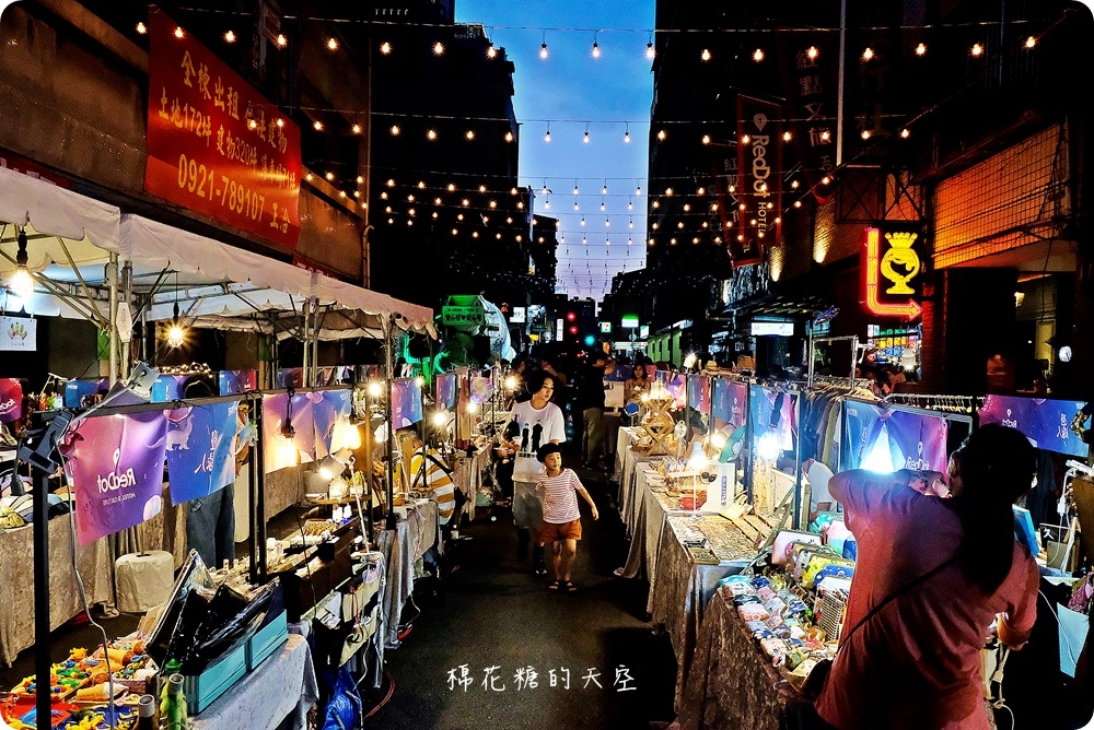 紅點文旅封街開趴啦!水泥車變身大型閃亮亮地球燈~快來動次動次~ 紅點文旅封街開趴啦!水泥車變身大型閃亮亮地球燈~快來動次動次~