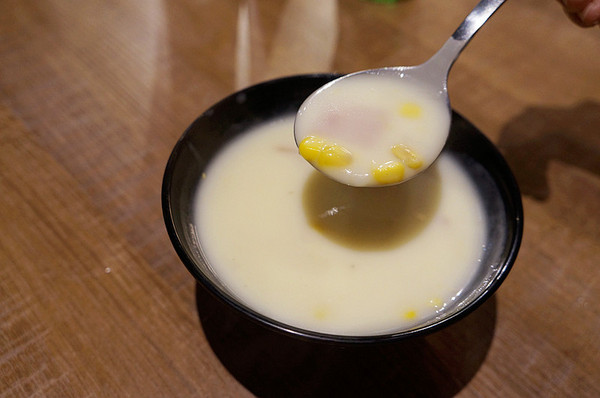 TNT美式炭烤牛排(三重店)：三重國小站♬大食客照過來！平價嚴選「比臉大」炭烤牛排，肉質鮮美大口嚼肉超痛快。　TNT美式炭烤牛排／三重店