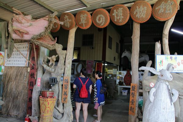 蓮荷園休閒農場：【桃園觀音景點】蓮荷園休閒農場~80公斤也可坐大王蓮/蓮子剉冰+洛神花臭豆腐必吃