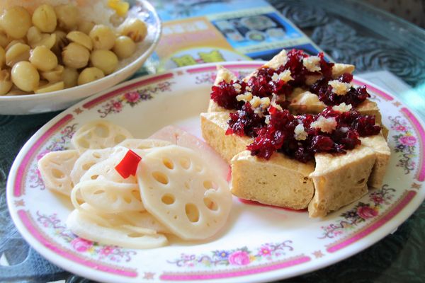 蓮荷園休閒農場：【桃園觀音景點】蓮荷園休閒農場~80公斤也可坐大王蓮/蓮子剉冰+洛神花臭豆腐必吃