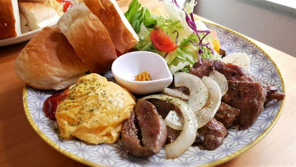 【台南市-中西區】Mumu小客廳｜藏身於巷弄的老屋中＊￣︶￣＊帶著咖啡廳的愜意氛圍，提供現點現做的早午餐點~慢活輕享受v(=∩_∩=)ﾌ