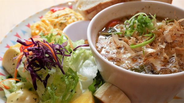 【台南市-中西區】Mumu小客廳｜藏身於巷弄的老屋中＊￣︶￣＊帶著咖啡廳的愜意氛圍，提供現點現做的早午餐點~慢活輕享受v(=∩_∩=)ﾌ