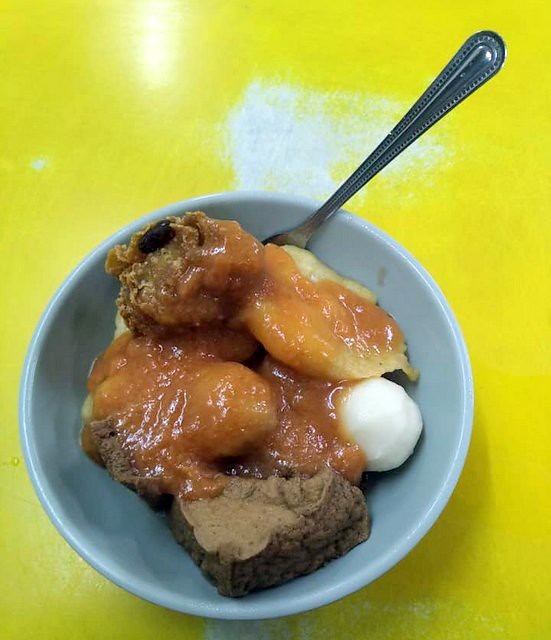 Tempura/Fried Fish Cake & Pork Thick Soup , Taiwanese dishes, Taipei, Taiwan, Nov 23, 2019,西門町萬年大樓貝玉甜不辣與肉羹