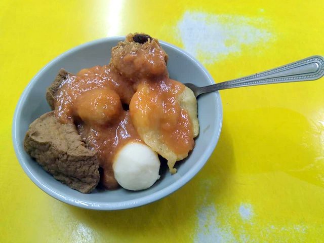 Tempura/Fried Fish Cake & Pork Thick Soup , Taiwanese dishes, Taipei, Taiwan, Nov 23, 2019,西門町萬年大樓貝玉甜不辣與肉羹