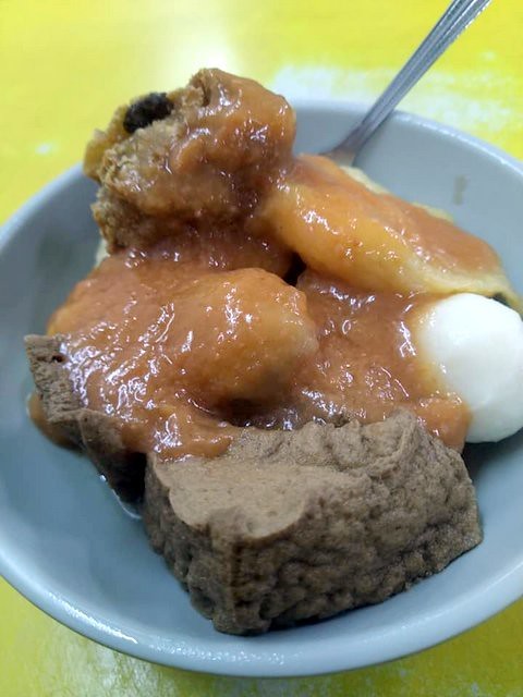 Tempura/Fried Fish Cake & Pork Thick Soup , Taiwanese dishes, Taipei, Taiwan, Nov 23, 2019,西門町萬年大樓貝玉甜不辣與肉羹