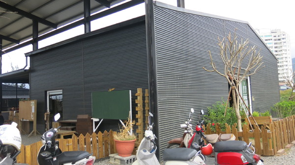 鹿境梅花鹿生態園區:墾丁~鹿境梅花鹿生態園區~溫馴的梅花鹿小朋友超好餵食呦~