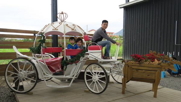 鹿境梅花鹿生態園區:墾丁~鹿境梅花鹿生態園區~溫馴的梅花鹿小朋友超好餵食呦~