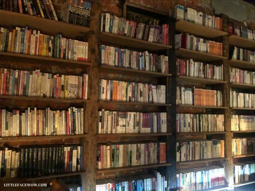 台南美食｜a room房間咖啡：和陌生人聚在一起看電影的復古咖啡廳