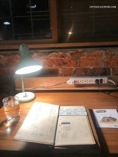 台南美食｜a room房間咖啡：和陌生人聚在一起看電影的復古咖啡廳