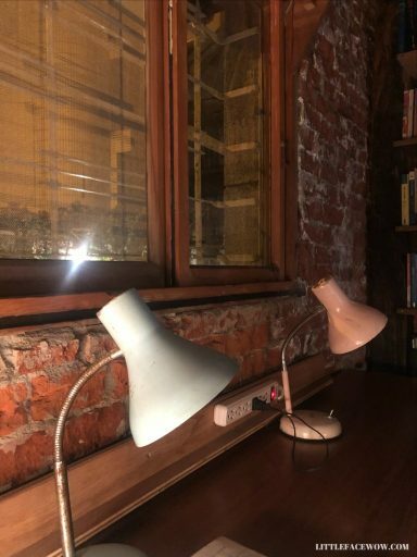 台南美食｜a room房間咖啡：和陌生人聚在一起看電影的復古咖啡廳