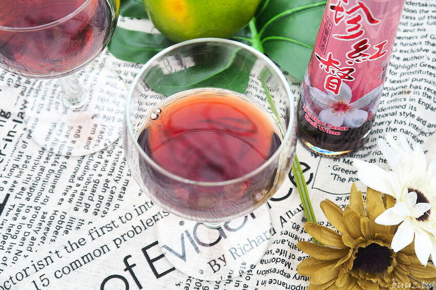 微放風箏節大型風箏展演，風轉大安海，逛市集、聽音樂，體驗風箏衝浪，親子同遊手作彩繪！