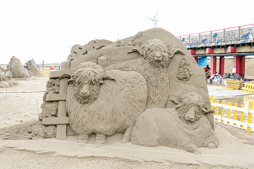 摩艾沙雕神秘的微笑，沙雕上望眼看世界，大安沙雕音樂季遊歷異國風情，一起看沙雕聽音樂！