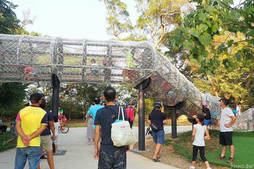 沁藍風箏節限定登場！大型地景藝術風箏天上飛揚，看衝浪競賽、風箏彩繪體驗，秋高氣爽大安微解風！