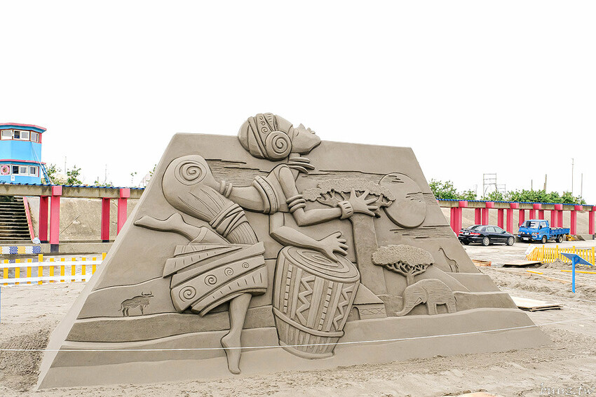 摩艾沙雕神秘的微笑，沙雕上望眼看世界，大安沙雕音樂季遊歷異國風情，一起看沙雕聽音樂！