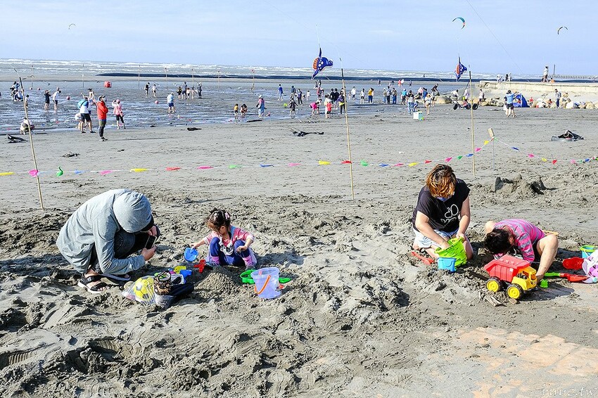 微放風箏節大型風箏展演，風轉大安海，逛市集、聽音樂，體驗風箏衝浪，親子同遊手作彩繪！