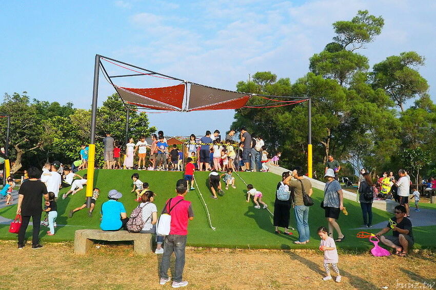 沁藍風箏節限定登場！大型地景藝術風箏天上飛揚，看衝浪競賽、風箏彩繪體驗，秋高氣爽大安微解風！