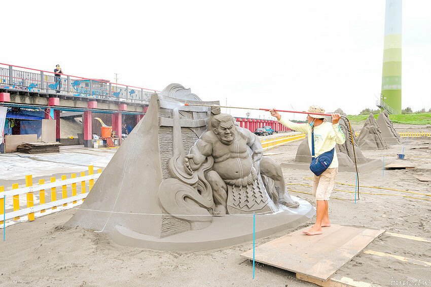 摩艾沙雕神秘的微笑，沙雕上望眼看世界，大安沙雕音樂季遊歷異國風情，一起看沙雕聽音樂！