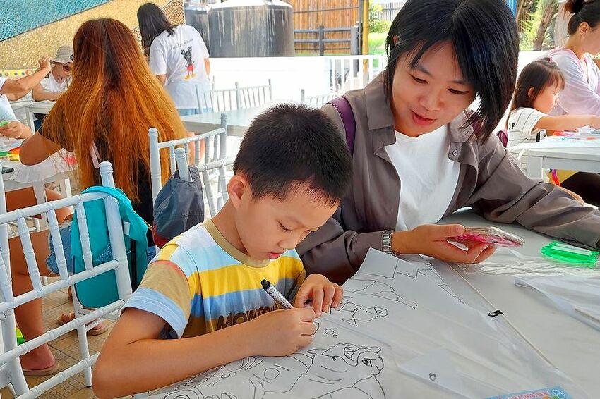 沁藍風箏節限定登場！大型地景藝術風箏天上飛揚，看衝浪競賽、風箏彩繪體驗，秋高氣爽大安微解風！