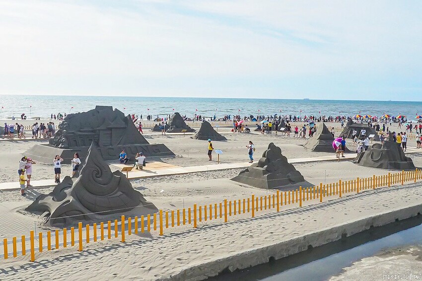 摩艾沙雕神秘的微笑，沙雕上望眼看世界，大安沙雕音樂季遊歷異國風情，一起看沙雕聽音樂！