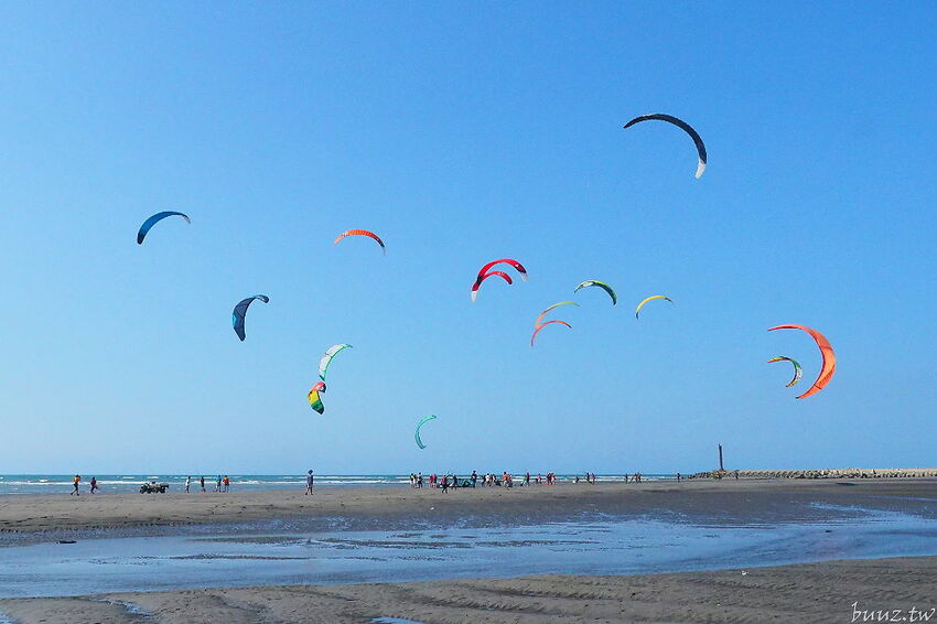 沁藍風箏節限定登場！大型地景藝術風箏天上飛揚，看衝浪競賽、風箏彩繪體驗，秋高氣爽大安微解風！